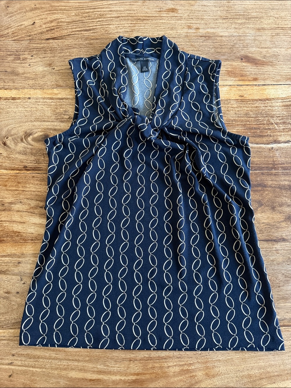 Banana Republic Sleeveless Navy Chain-Print Tie-Neck Top